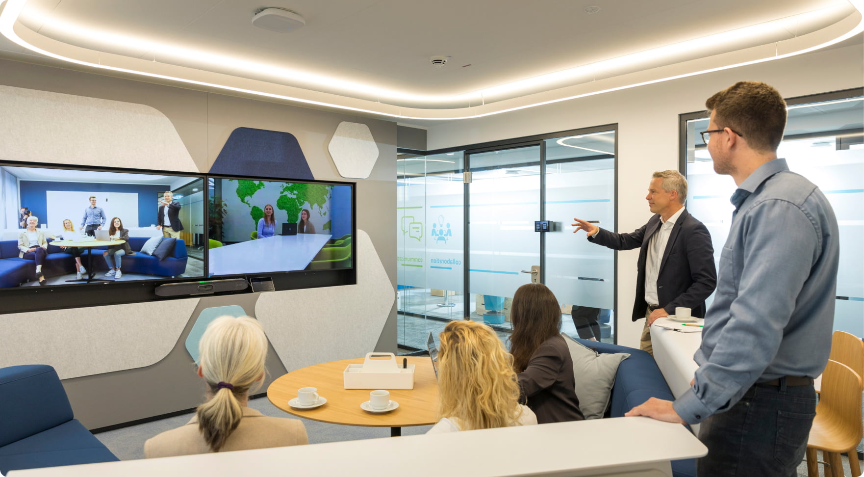 Hannover Re employees in large conference room using HP conferencing displays